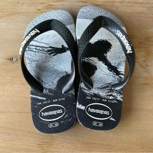 Havaianas Kids  Logo Flip-Flop Black/ Gray 13c/1Y Black Gray, Surf